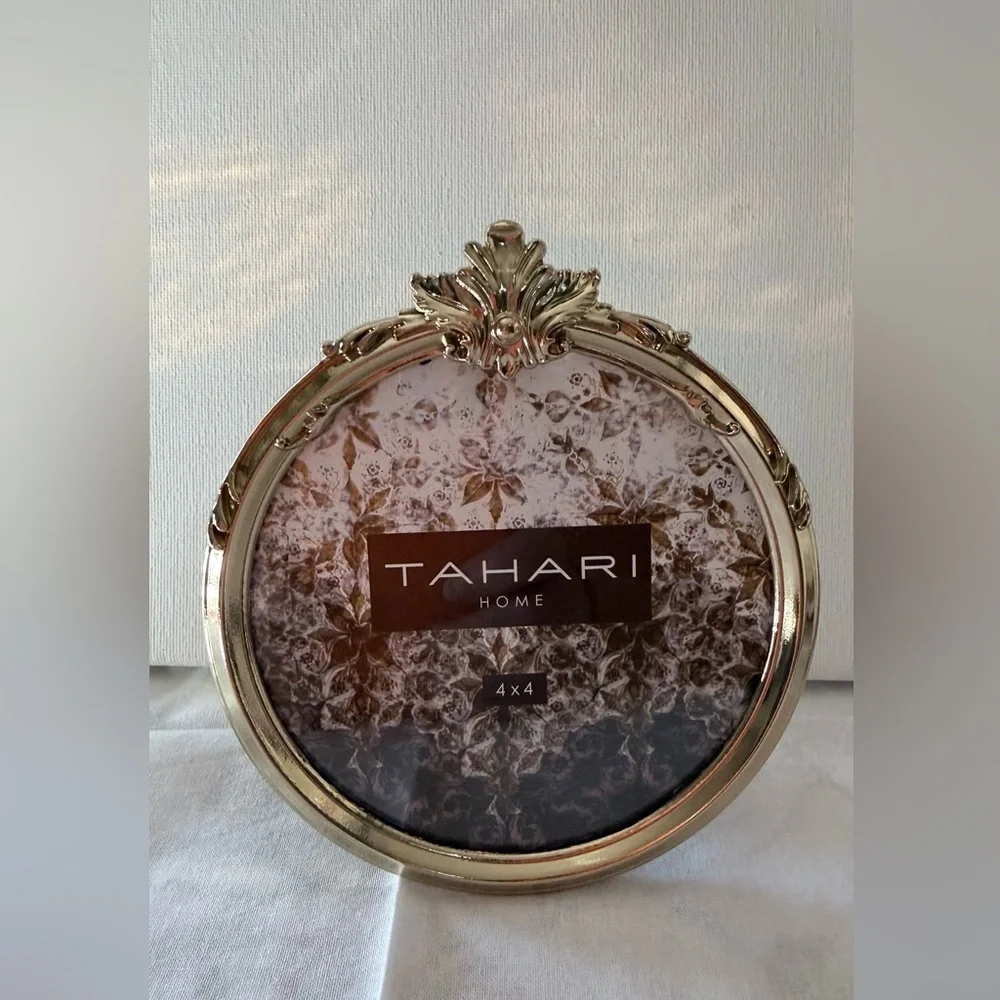 Tahari Home Gold Circular Frame for 4”x4” photo